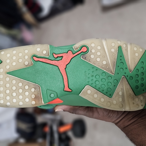Jordan 11 Gatorade Green - Picture 7 of 15